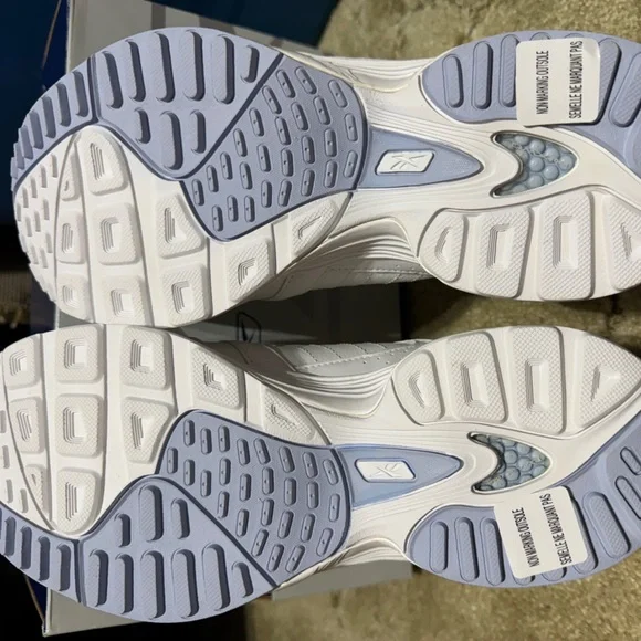 Woman’s Omni Trainer, size 8 1/2 wide D. - Picture 2 of 9